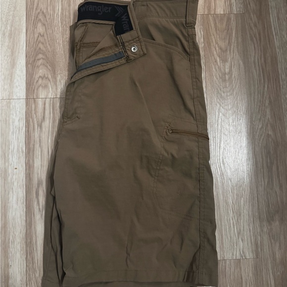 Wrangler Men’s Casual Brown Shorts Size 40 - Picture 2 of 2
